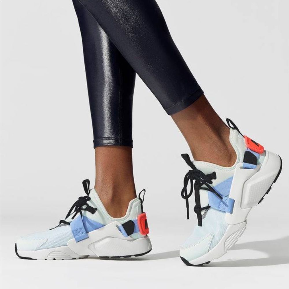 Nike Air Huarache City Low Sneakers